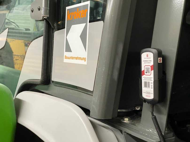 Klein, aber oho: Die von Sharemac selbst entwickelte S-Box überträgt die Maschinendaten, die die SAM-Software für das Baustellenmanagement und die Abrechnung braucht. | Foto: Sharemac Klein, aber oho: Die von Sharemac selbst entwickelte S-Box überträgt die Maschinendaten, die die SAM-Software für das Baustellenmanagement und die Abrechnung braucht. | Foto: Sharemac