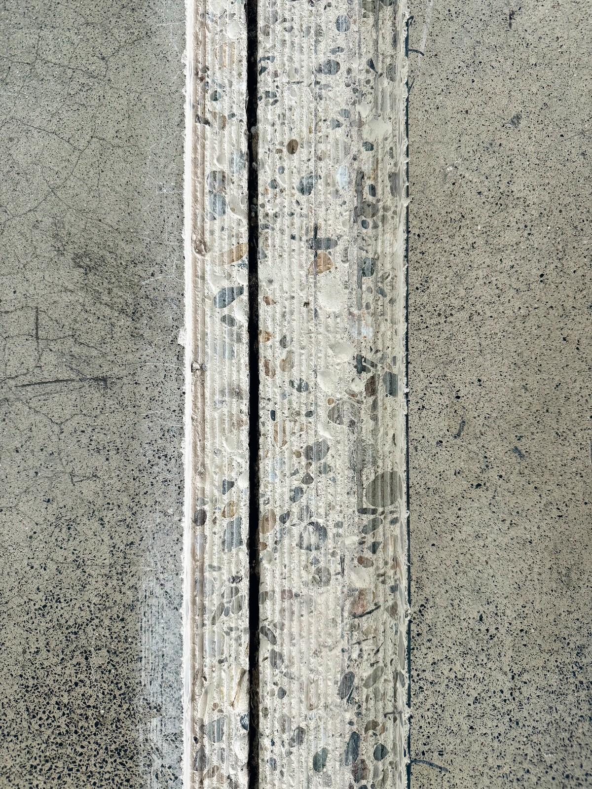 Die fertig ausgearbeitete Fuge - die BEF 400RC arbeitet mit präziser Schneidtechnik. | Foto: Schwamborn Die fertig ausgearbeitete Fuge - die BEF 400RC arbeitet mit präziser Schneidtechnik. | Foto: Schwamborn