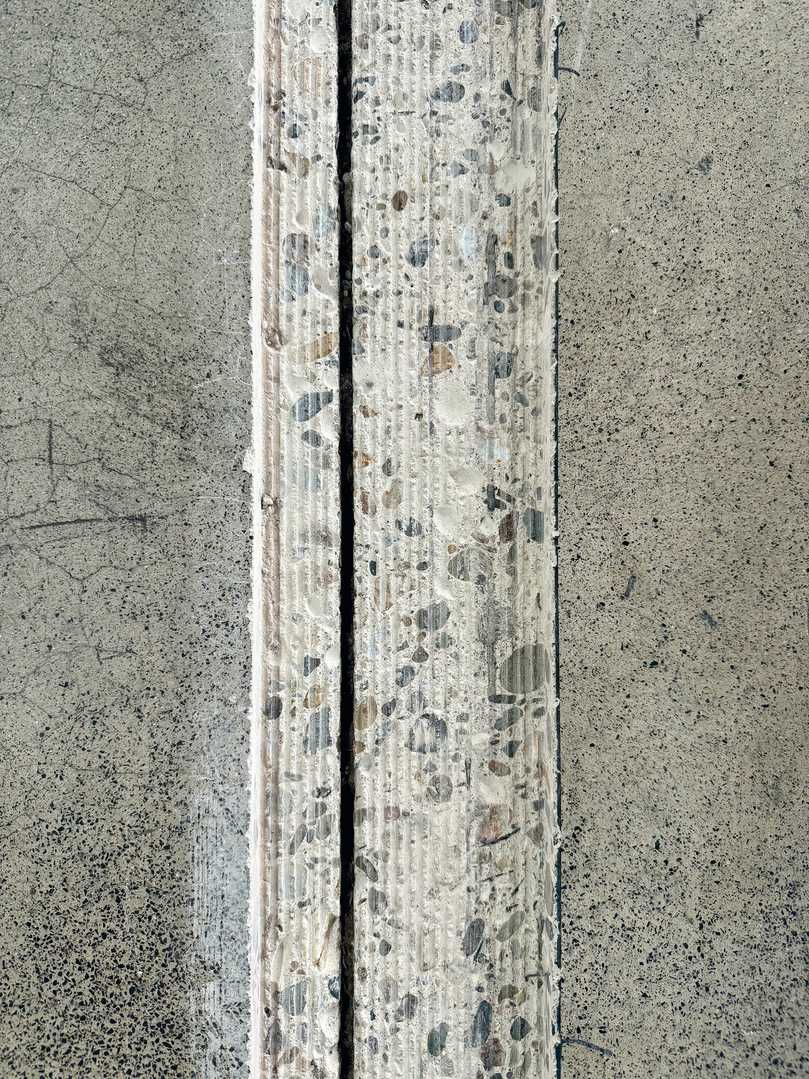 Die fertig ausgearbeitete Fuge - die BEF 400RC arbeitet mit präziser Schneidtechnik. | Foto: Schwamborn Die fertig ausgearbeitete Fuge - die BEF 400RC arbeitet mit präziser Schneidtechnik. | Foto: Schwamborn