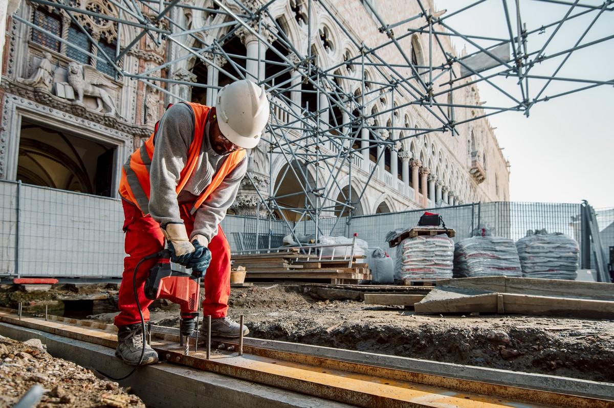 Einbau der Ankerstangen | Foto: Alberto Chiggiato