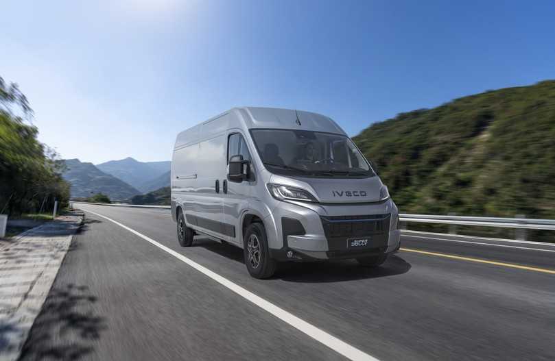 Der größere eSuperJolly für 3,5 bis 4,25 t Gesamtgewicht kommt mit einer Batterieladung (110 kWh) bis zu 420 km weit. | Foto: Iveco
