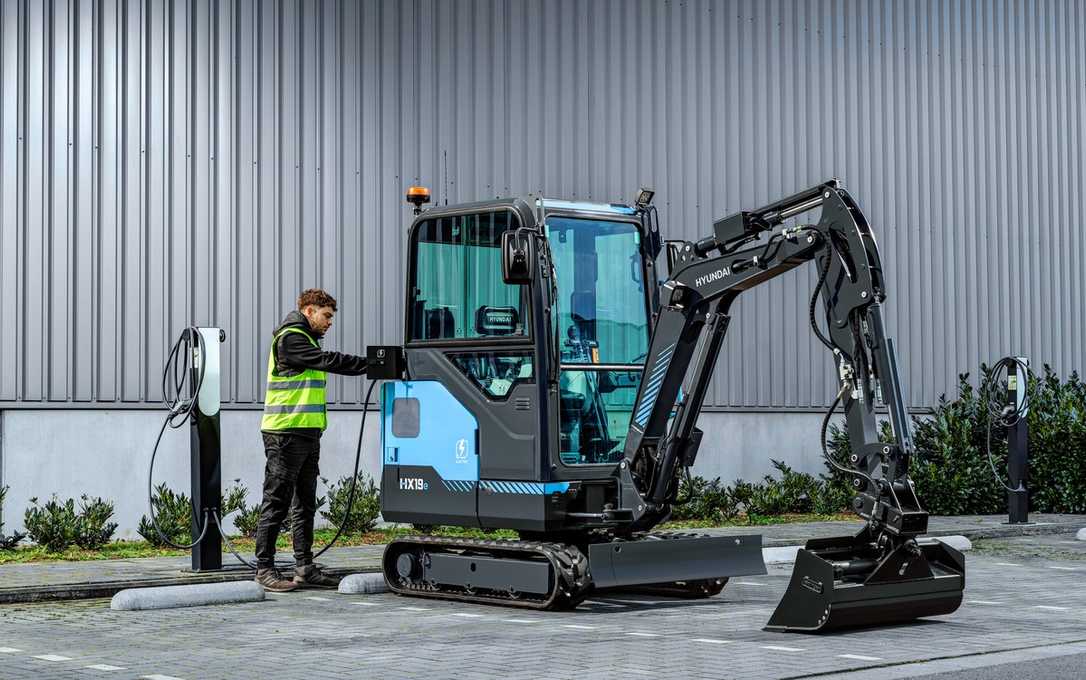Hyundai HX19e: Neuer elektrischer Minibagger für GaLaBau und kommunale Einsätze
