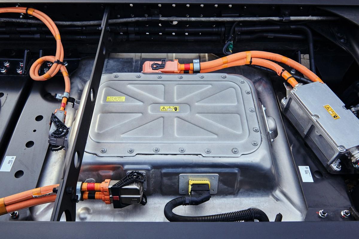 Drei unterschiedliche große Akku-Pakete hält Fuso für den eCanter vor. | Foto: Daimler Truck, Oliver Willms