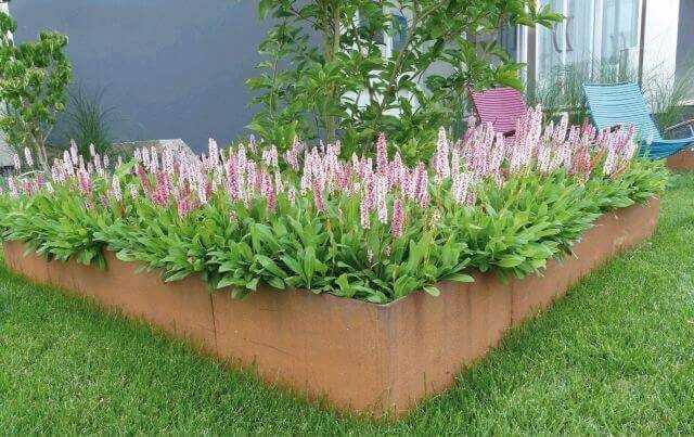 Terra Pala: Die Erdstützwände von Gartenmetall können Hang‐ und Böschungskräfte aufnehmen, machen aber auch als einfacher Pflanztrog eine gute Figur. | Foto: Gartenmetall, Grütz – Partner für Grün, Lörrach