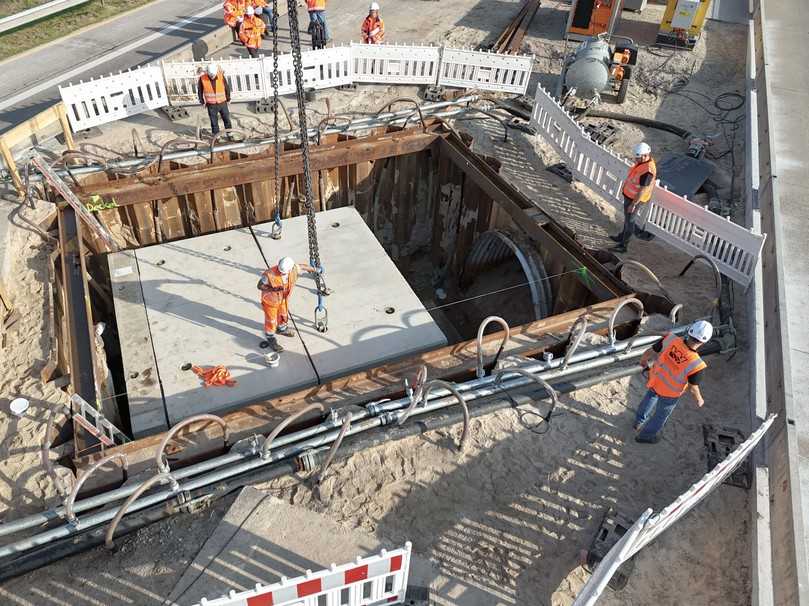 Der Grabendurchlass führt direkt unter der A27 hindurch. | Foto: Berding Beton GmbH