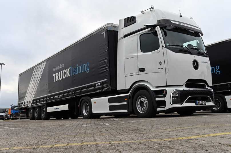 Der Mercedes-Benz eActros 600 mit aerodynamisch optimierter ProCabin im Giga Space-Format schafft rund 500 km ohne erneuten Stromanschluss. | Foto: FH
