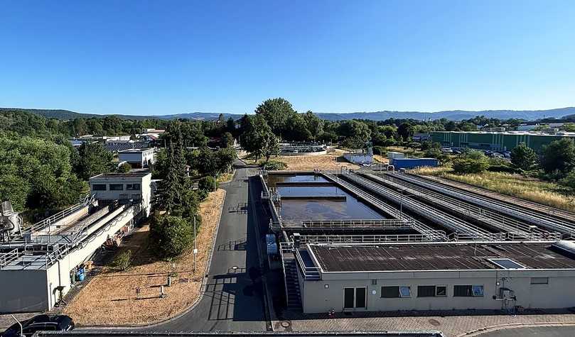 Über ein Vierteljahrhundert lang liefen 120 Aerostrip-Streifenbelüfter der Zentralkläranlage Neustadt bei Coburg im Dauerbetrieb. Nun wurden sie mit neuen Membranen versehen. | Foto: KA Neustadt/Coburg