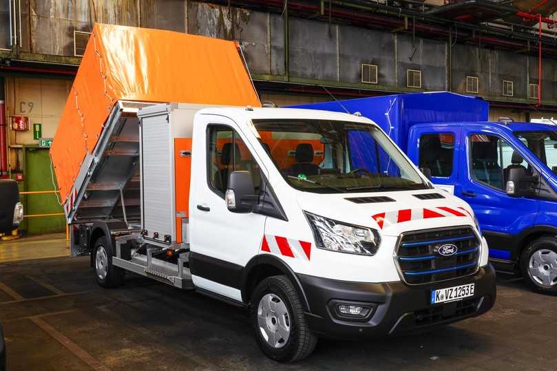 Spezialisierter Hinterkipper plus Werkzeugbox von Schutz. | Foto: Randolf Unruh, Ford