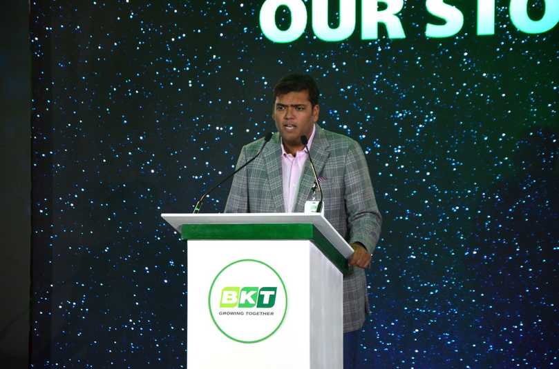 Ambitionierte Wachstumspläne: Der Umsatz solle bis 2026 auf 2 Milliarden US-Dollar verdoppelt werden, sagt Co-Geschäftsführer Rajiv Poddar vor der versammelten internationalen Presse in Mumbai. | Foto: B_I MEDIEN Ambitionierte Wachstumspläne: Der Umsatz solle bis 2026 auf 2 Milliarden US-Dollar verdoppelt werden, sagt Co-Geschäftsführer Rajiv Poddar vor der versammelten internationalen Presse in Mumbai. | Foto: B_I MEDIEN