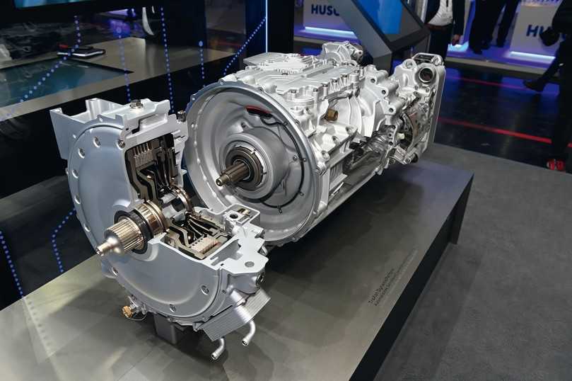 Das neue ZF-Traxon Dynamic-Perform verfügt über eine Lamellenkupplung, um nahezu verschleißfrei anfahren und rangieren zu können. | Foto: QUATEX Das neue ZF-Traxon Dynamic-Perform verfügt über eine Lamellenkupplung, um nahezu verschleißfrei anfahren und rangieren zu können. | Foto: QUATEX