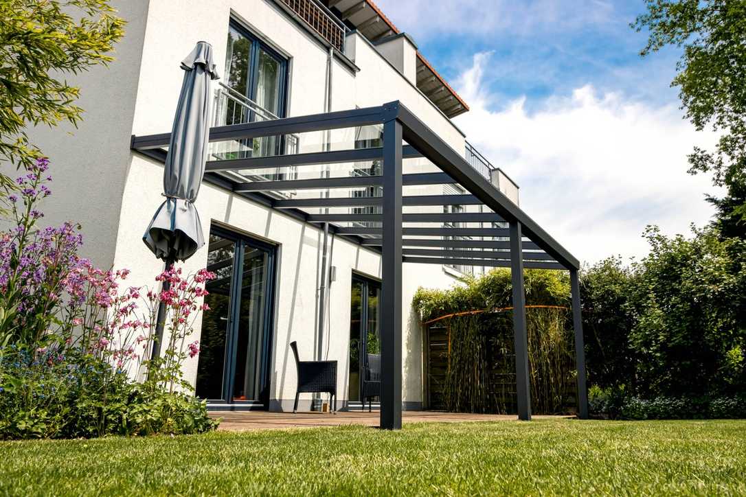 Terrassenüberdachung im GaLaBau: Zusatzumsatz durch Kooperationsmodell sichern Terrassenüberdachung im GaLaBau: Zusatzumsatz durch Kooperationsmodell sichern