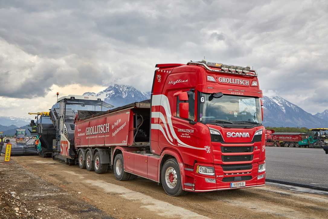 Fliegl ASW Thermo Abschiebewagen optimiert Asphaltierung am Nikola-Tesla-Flughafen Belgrad