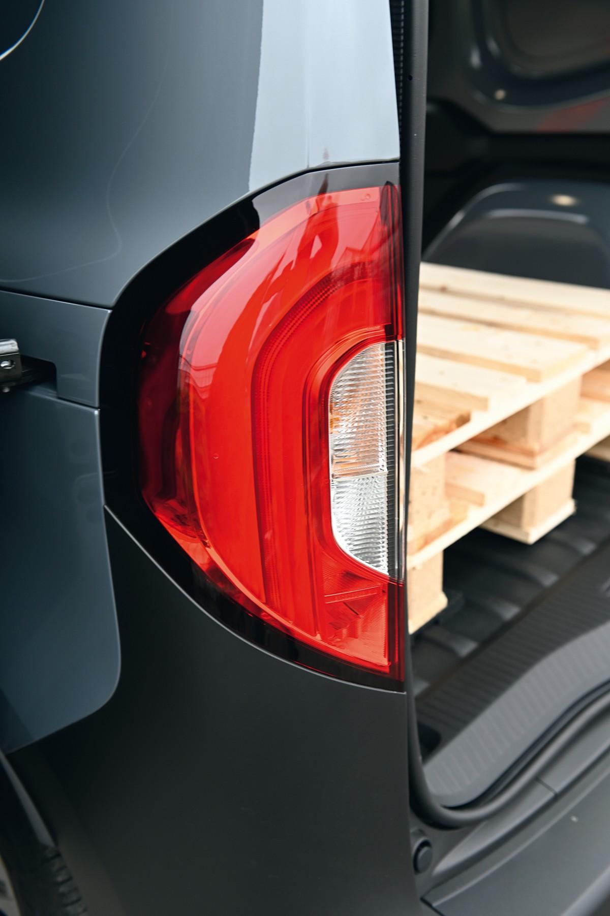 Elegant zeigen sich die stehenden Rückleuchten, die auch in LED-Version zu haben sind. | Foto: Quatex