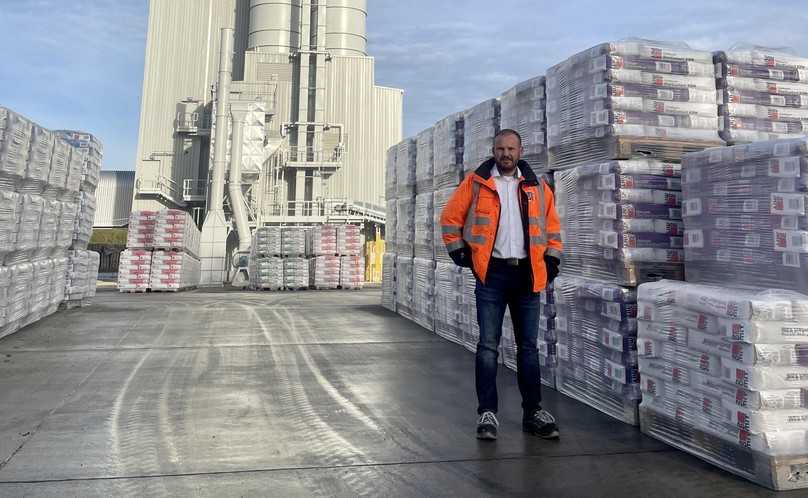 „Mit dieser Anlage setzen wir neue Maßstäbe hinsichtlich technischer Umsetzung. Auch auf das energieeffiziente Betreiben der Anlage wurde bereits im Vorfeld großes Augenmerk gelegt.“ Oliver Bothe, Werksleiter bei Baumit in Wittenborn | Foto: BTW Plant Solutions „Mit dieser Anlage setzen wir neue Maßstäbe hinsichtlich technischer Umsetzung. Auch auf das energieeffiziente Betreiben der Anlage wurde bereits im Vorfeld großes Augenmerk gelegt.“ Oliver Bothe, Werksleiter bei Baumit in Wittenborn | Foto: BTW Plant Solutions