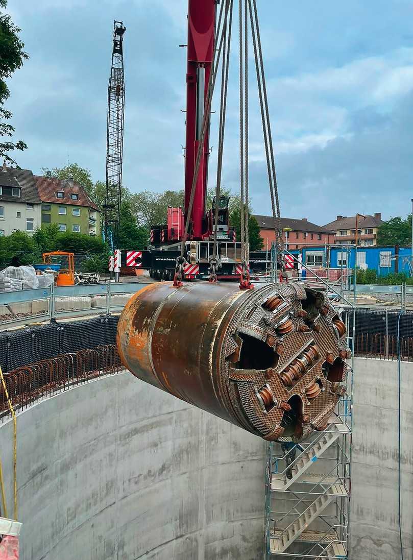 Abb. 10: Bergung des Maschinenrohres | Foto: Epping Rohrvortrieb GmbH Abb. 10: Bergung des Maschinenrohres | Foto: Epping Rohrvortrieb GmbH
