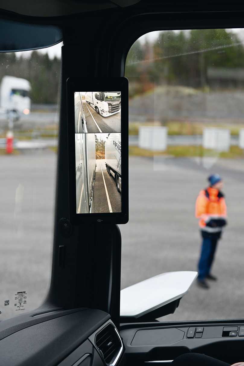Die Kamerahalter des nachrüstbaren Spiegelersatzsystems befinden sich bei Scania auf Höhe der Türbrüstung. | Foto: Quatex, Scania Die Kamerahalter des nachrüstbaren Spiegelersatzsystems befinden sich bei Scania auf Höhe der Türbrüstung. | Foto: Quatex, Scania
