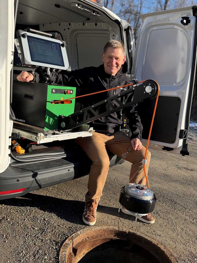 Rausch-CEO Andreas Zwißler zeigt den Schachtscanner aus seinem Hause in Bertrieb. | Foto: Rausch