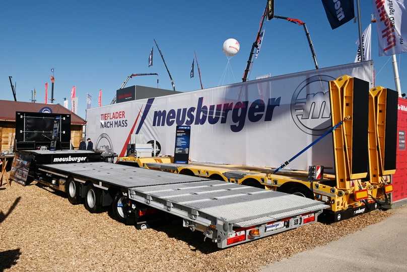 Zweifach teleskopierbarer Tiefladeanhänger von Meusburger | Foto: QUATEX