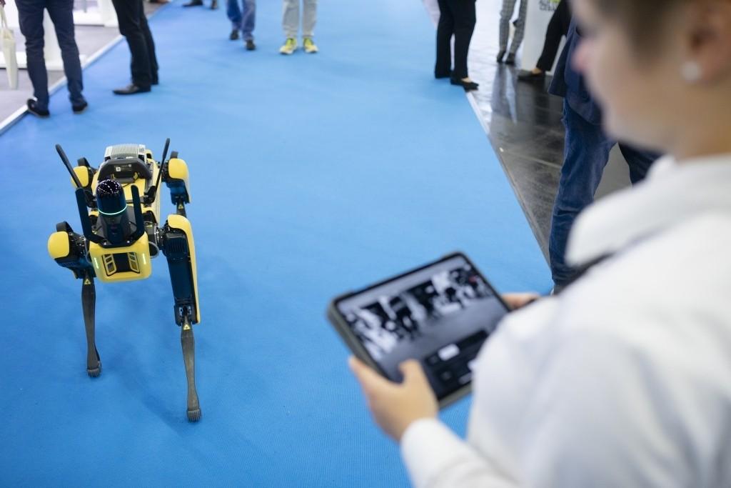 330 Aussteller präsentierten ihre digitalen Innovationen wie hier einen mobilen Baustellenroboter. | Foto: Messe München