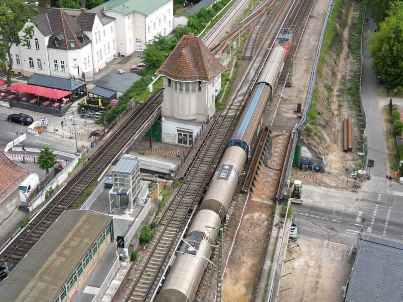 Zurückgebautes Bahngleis und ausgeräumte Bestandsbrücke: 2028 sollen die Bauarbeiten abgeschlossen sein. | Foto: Echterhoff Zurückgebautes Bahngleis und ausgeräumte Bestandsbrücke: 2028 sollen die Bauarbeiten abgeschlossen sein. | Foto: Echterhoff