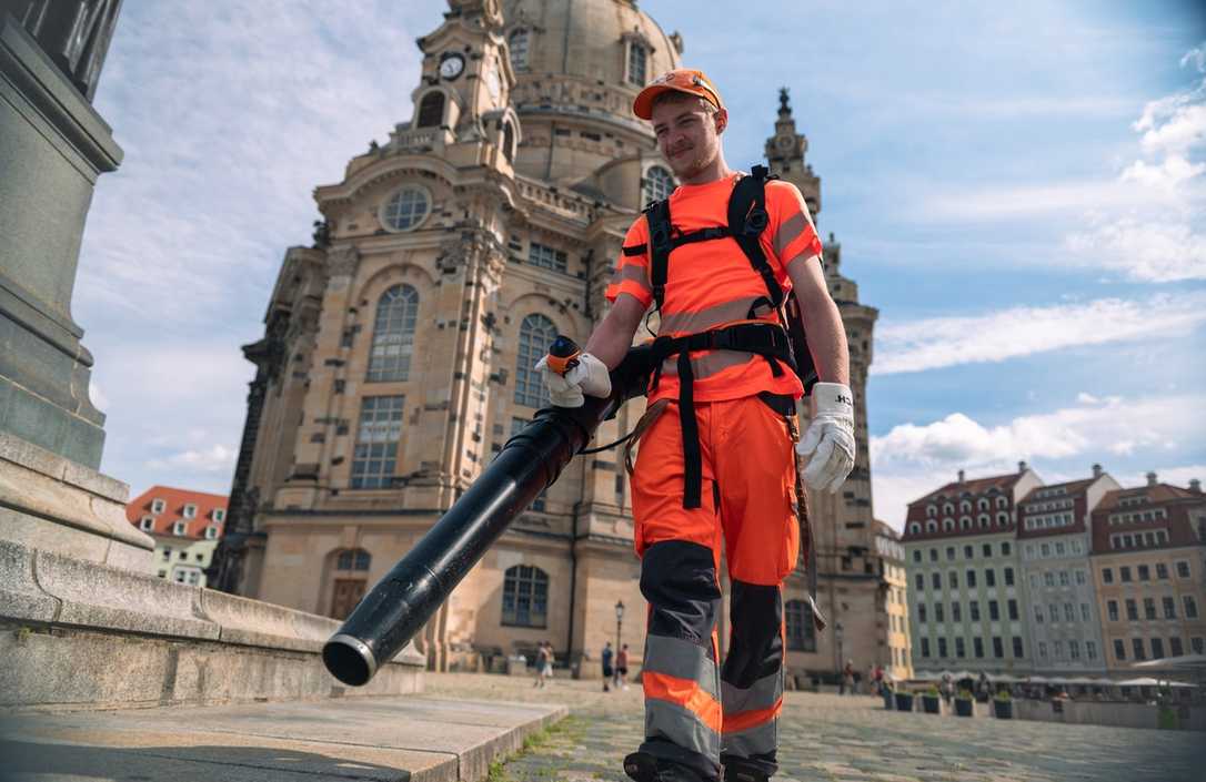 Dresden: Stadtreinigung arbeitet mit Laubbläsern von Pellenc