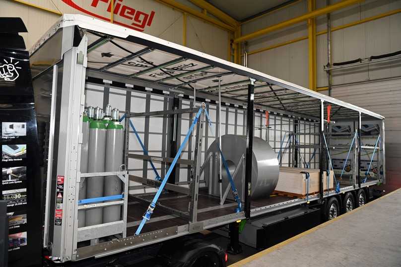 In den Fliegl Curtainsider-Sattelauflieger sollen mindestens ein Dutzend Patente schlummern. | Foto: FH