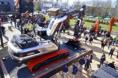 Hitachi benennt sich in Landcros um