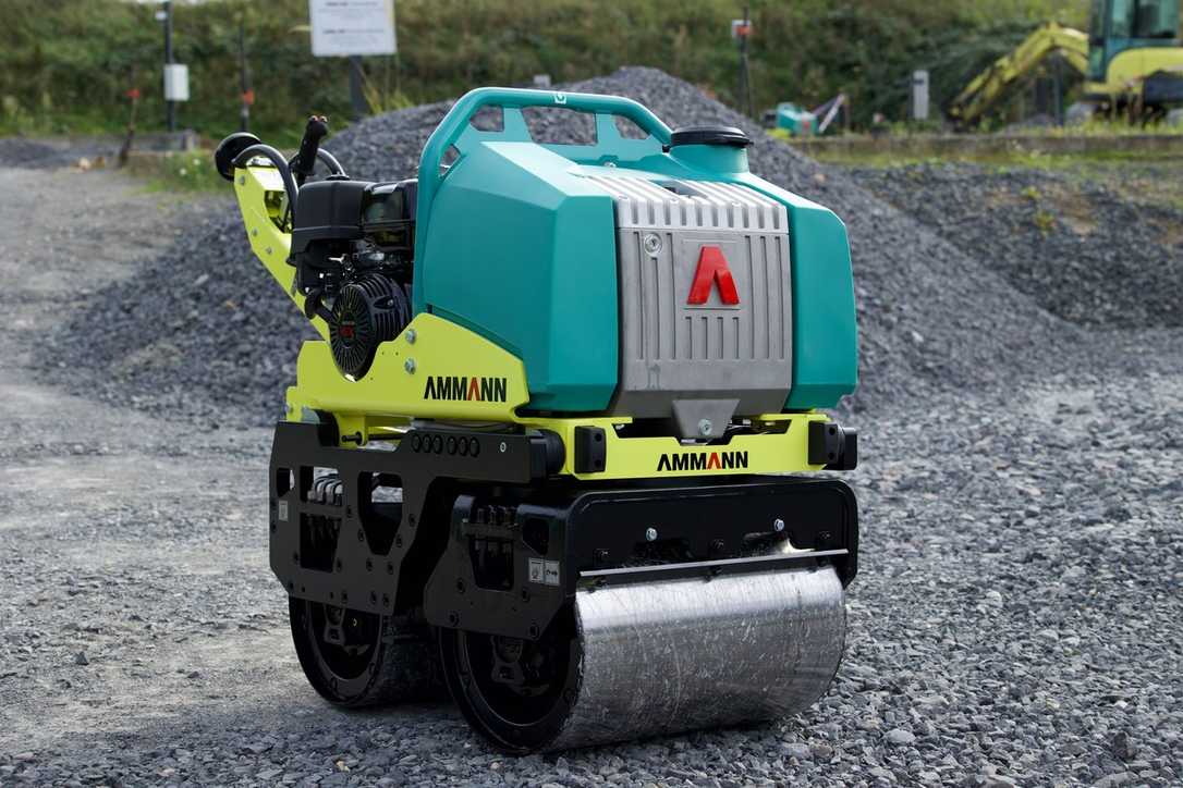 Ammann handgeführte Walze ARW 65-S mit lenkbarer Bandage Ammann handgeführte Walze ARW 65-S mit lenkbarer Bandage