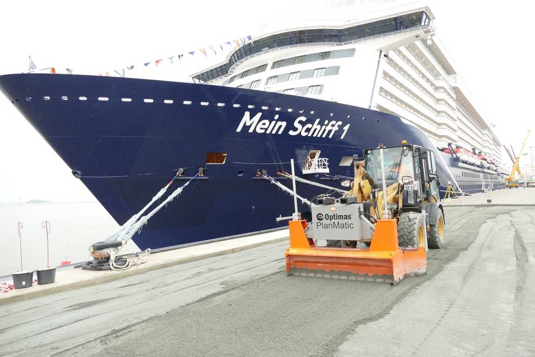 Planieren mit 3D-Technik am Kreuzfahrtterminal Planieren mit 3D-Technik am Kreuzfahrtterminal