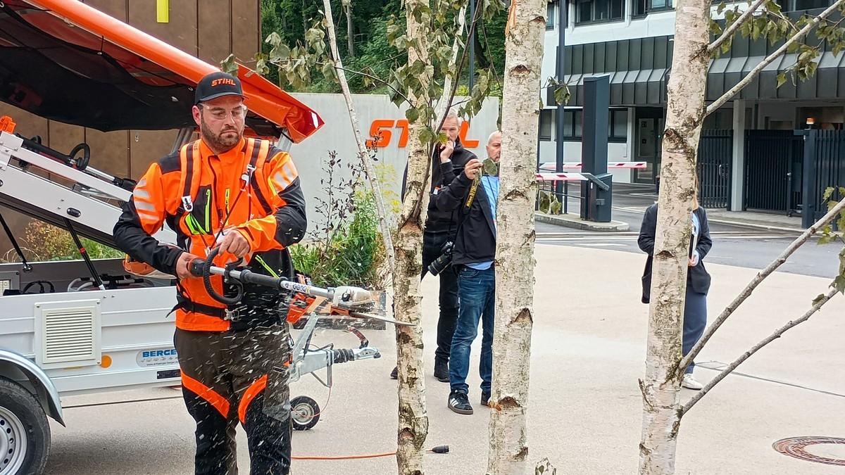 Die Technik-Vorführungen beim Stihl-Medientag stießen bei den Pressevertretern auf großes Interesse. | Foto: B_I MEDIEN/Budde