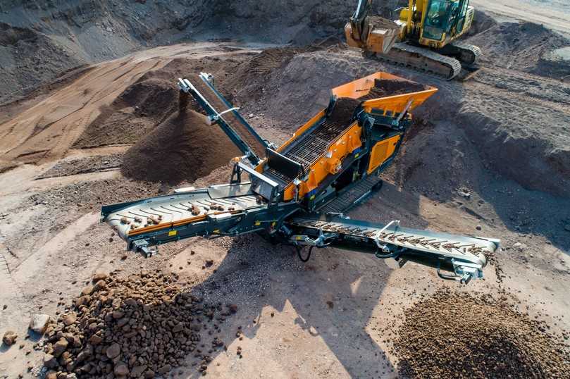 Die Schwerlastsiebanlage MR-5X von Portafill verarbeitet schwierige Siebmaterialien wie Aushub, Boden-/Bauschuttgemisch oder Sand. | Foto: Christophel Die Schwerlastsiebanlage MR-5X von Portafill verarbeitet schwierige Siebmaterialien wie Aushub, Boden-/Bauschuttgemisch oder Sand. | Foto: Christophel