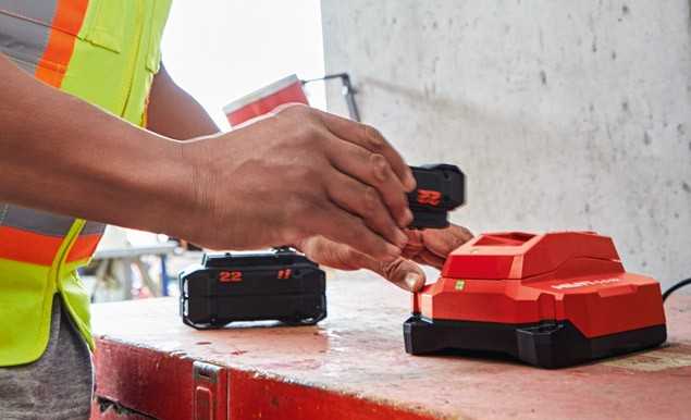 Nuron Akkus übertragen bei jedem Ladevorgang Daten zu Nutzung, Auslastung und Standort in die Hilti Cloud. | Foto: Hilti AG Nuron Akkus übertragen bei jedem Ladevorgang Daten zu Nutzung, Auslastung und Standort in die Hilti Cloud. | Foto: Hilti AG