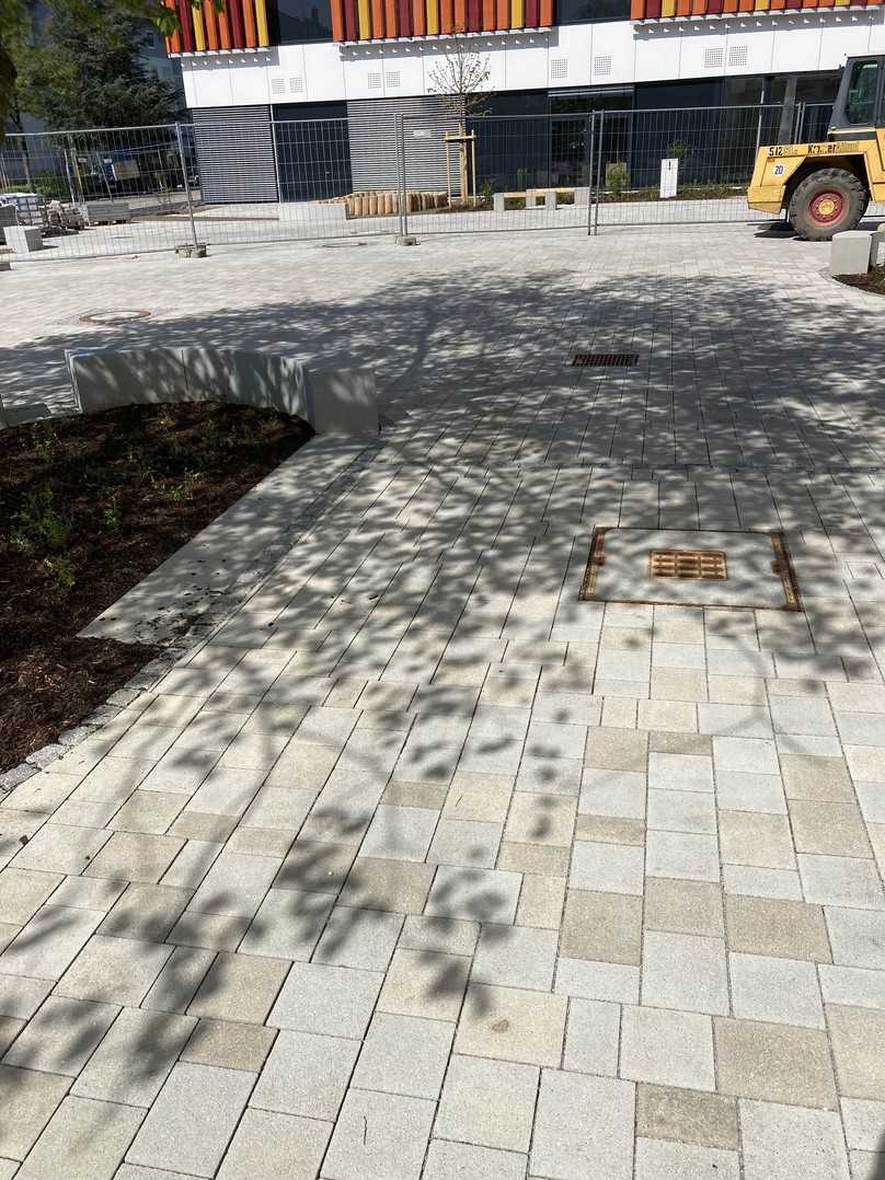 Ein weiteres erfolgreiches Element war die bewusste Entscheidung für die Verlegung der Betonsteine im Wildverband. | Foto: Godelmann Ein weiteres erfolgreiches Element war die bewusste Entscheidung für die Verlegung der Betonsteine im Wildverband. | Foto: Godelmann