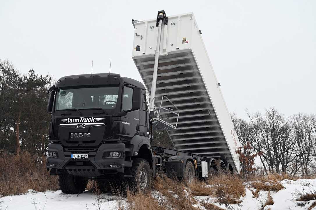 Trailerbau: Fliegl rüstet Standorte massiv auf