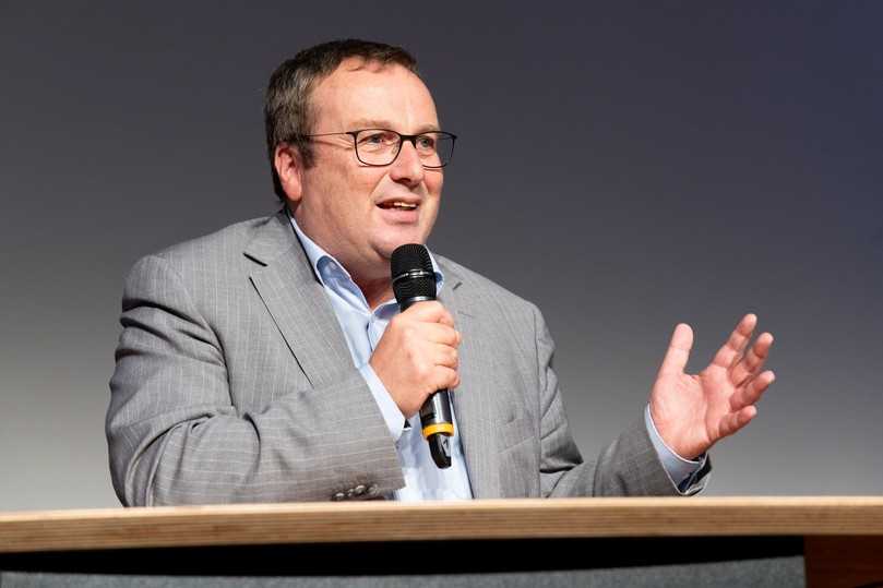 Auch NRW-Umweltminister Oliver Krischer gratulierte. | Foto: IKT Auch NRW-Umweltminister Oliver Krischer gratulierte. | Foto: IKT