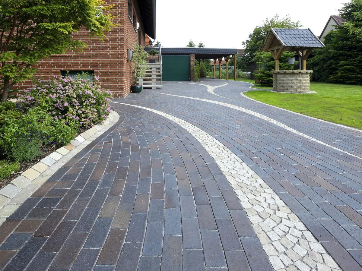 Die Garagenauffahrt mit spielerisch wechselnden Linien und Flächeninszenieren. | Foto: Vandersanden Die Garagenauffahrt mit spielerisch wechselnden Linien und Flächeninszenieren. | Foto: Vandersanden
