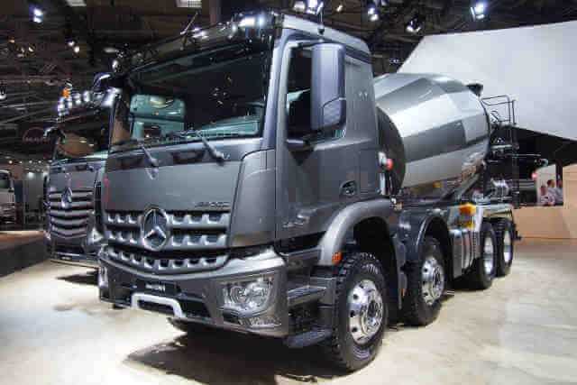 Arocs-Mischer vom Mercedes: Jetzt mit neuem Hypoid-Tandem und einstiegsfreundlichem Fahrerhaus.