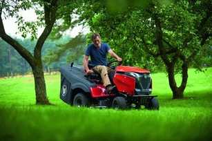 Rasentraktor mit Heckauswurf, zugeschnitten auf den deutschen Markt