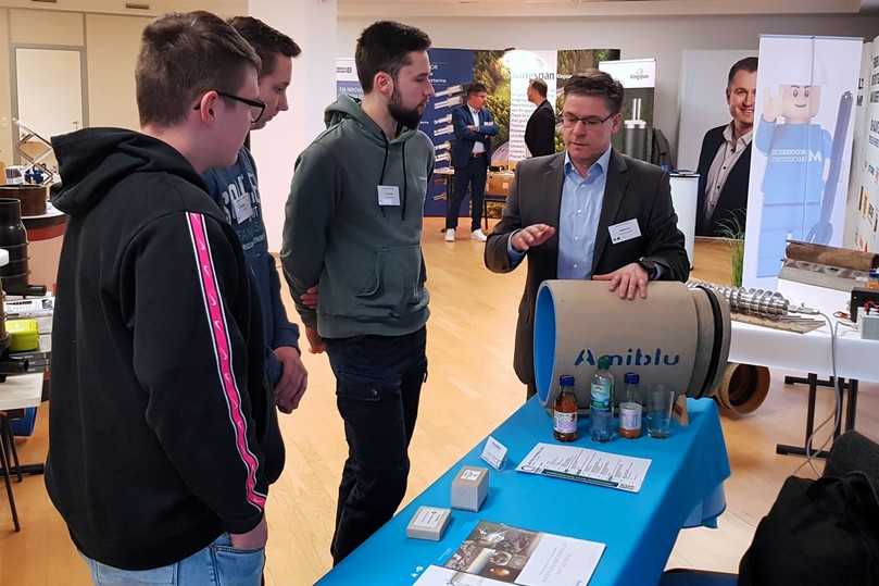 Rückblick: Austausch von Wissen und Know-how im Ausstellerbereich der IAB-Tage "Rohrbau" 2024 | Foto: IAB / K. Engelmann