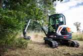 So helfen Bagger von Bobcat bei der Waldbrand-Prävention