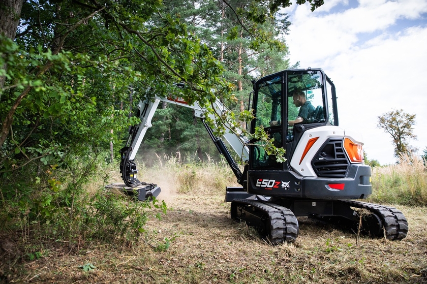 So helfen Bagger von Bobcat bei der Waldbrand-Prävention