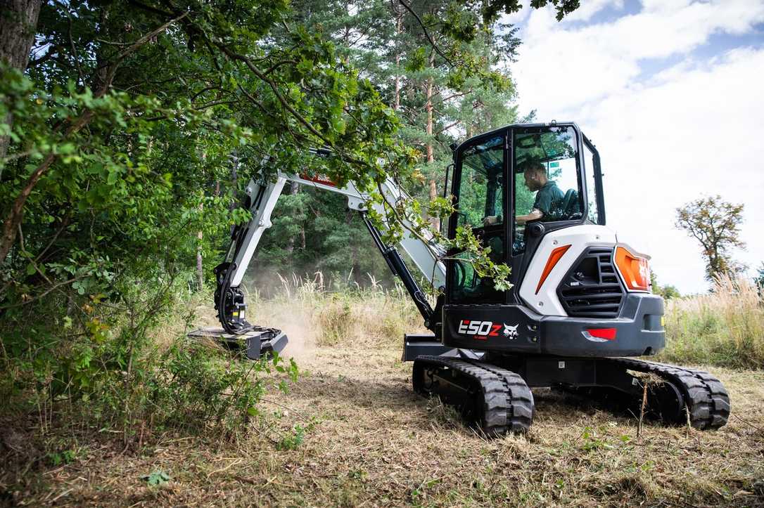 Waldbrand verhindern: Bobcat-Maschinen im Forst-Einsatz