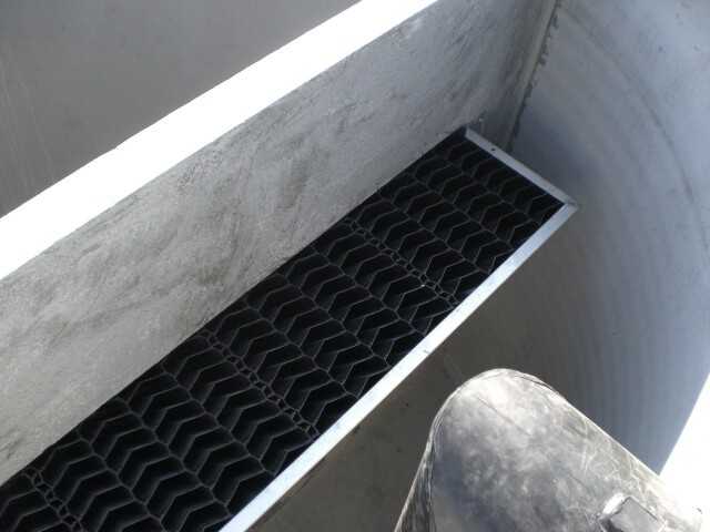 Lamellenklärer ViaTub aus Betonfertigteilen und speziellen Einbauten, die Sedimentation und Flotation ermöglichen. Mit Sammelraum für schwimmende Partikel. | Foto: Mall