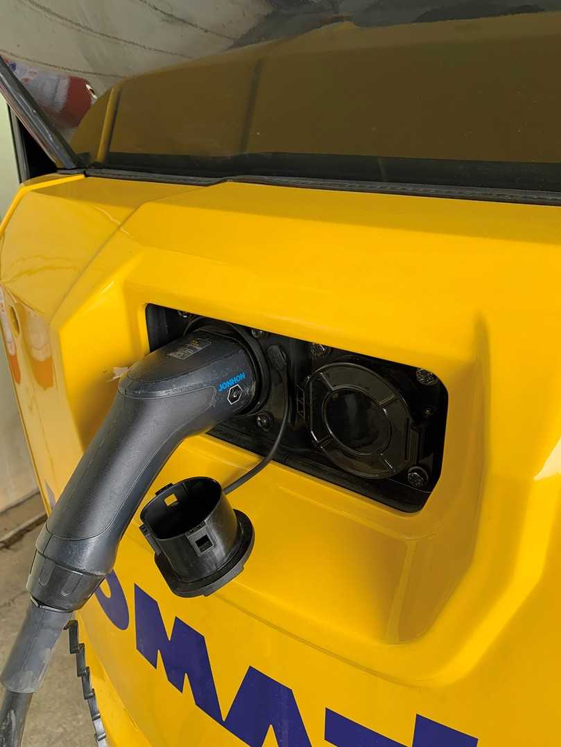 Der PC20E-6 kann unter anderem durch Schnellladen in der Mittagspause wieder aufgeladen werden. | Foto: Komatsu