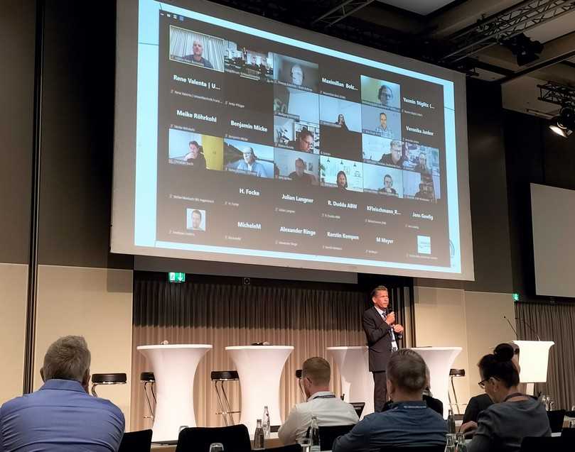 …oder online mit dabei. | Foto: B_I/Valdix …oder online mit dabei. | Foto: B_I/Valdix