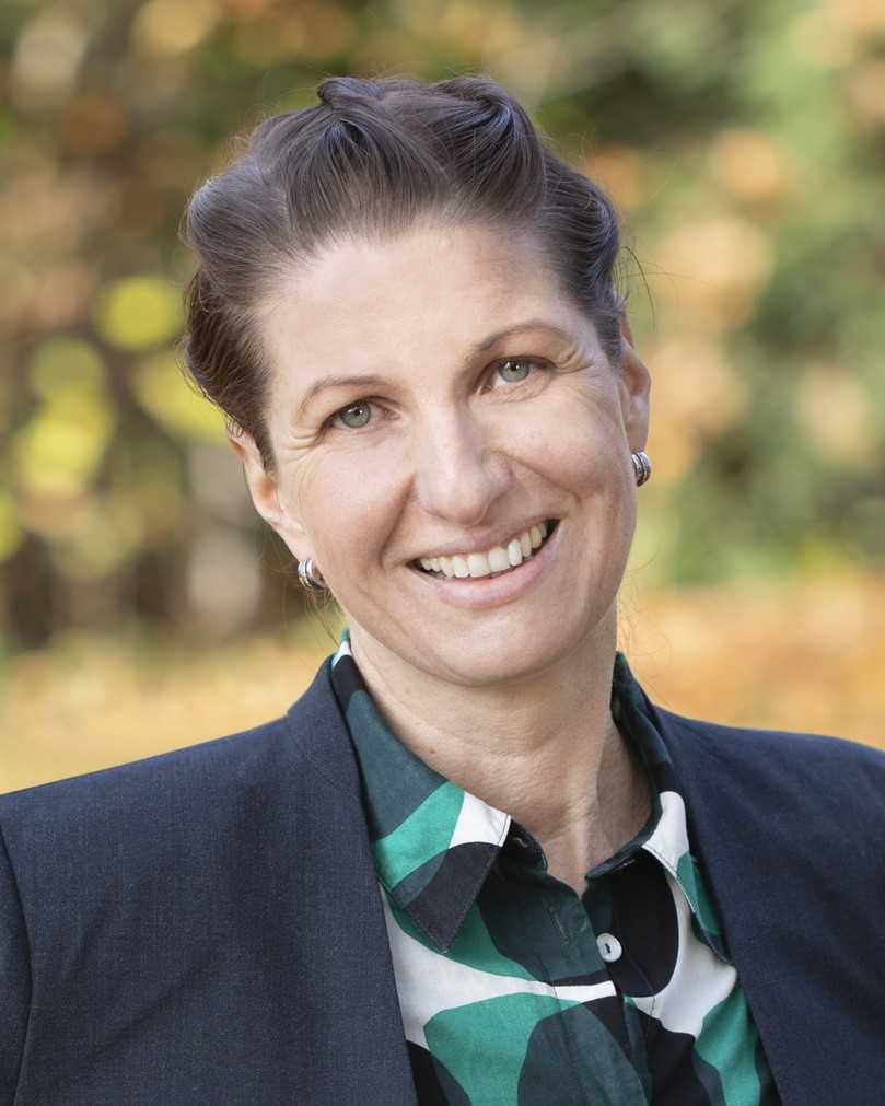 Die Landschaftsarchitektin Maria-Anna Schneider-Moosbrugger freut sich über mehrere Preise und zwei Wettbewerbssiege im ersten Halbjahr 2025. | Foto: Petra Rainer