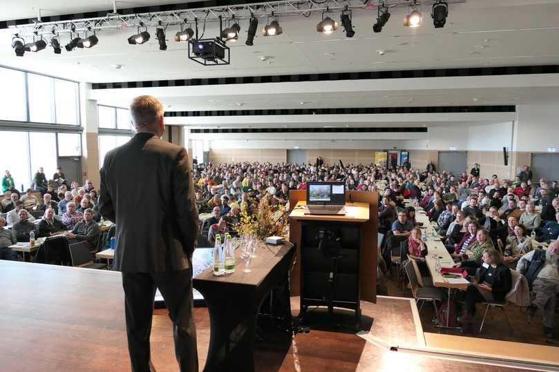 Jeweils knapp 660 Teilnehmerinnen und Teilnehmer versammelten sich bei den Veitshöchheimer Landespflegetagen, die zwei Tage dauerten, in den Mainfrankensälen. | Foto: Menz/LWG Jeweils knapp 660 Teilnehmerinnen und Teilnehmer versammelten sich bei den Veitshöchheimer Landespflegetagen, die zwei Tage dauerten, in den Mainfrankensälen. | Foto: Menz/LWG