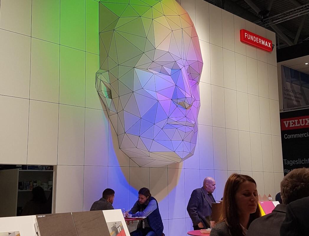 The Face of Fundermax: Der österreichische Anbieter von Holzwerkstoffen und Laminaten für Fassade und Innenausbau präsentiert sich als kreatives Designlabor.