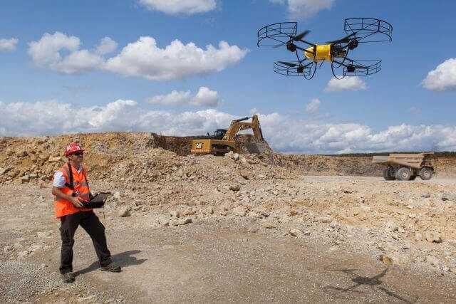 Durch die Zusammenarbeit zwischen Caterpillar und dem Systemhaus Airware kann Zeppelin nun auch mit Drohnenflügen unterstützte Betriebsoptimierung mit umfangreichen Auswertemöglichkeiten anbieten. | Foto: Airware