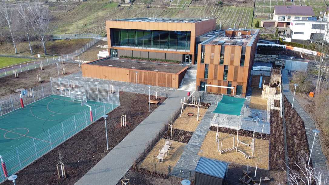 Nachhaltige Gemeindehalle in Kirchheim am Neckar: Vorzeigeprojekt nach Komplettsanierung Nachhaltige Gemeindehalle in Kirchheim am Neckar: Vorzeigeprojekt nach Komplettsanierung